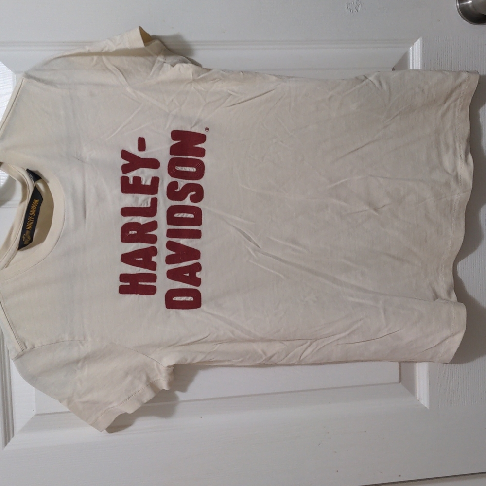 Harley Davidson Cream S/S Stretched Knit Tee. Size Small. NWT